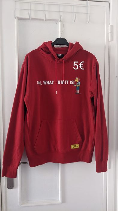 Blusa com capuz vermelho