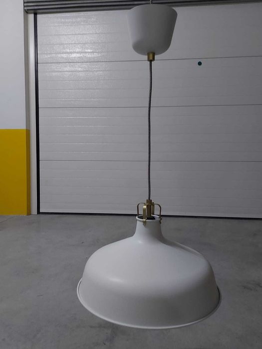 Candeeiro suspenço branco beje