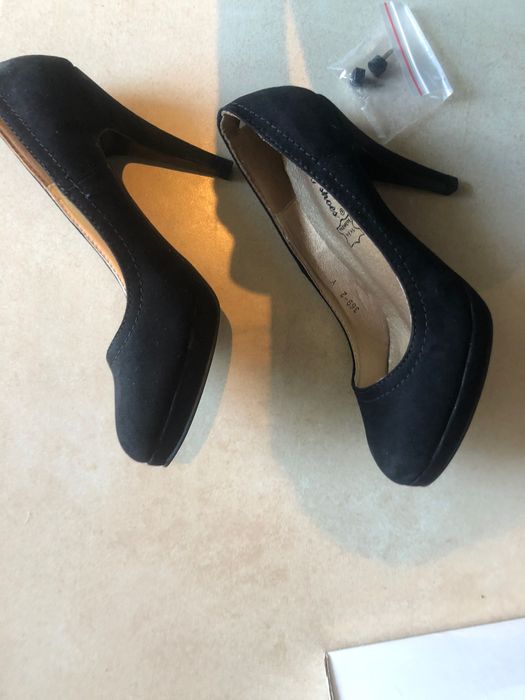 Sapatos com saltos altos escarpins estilo louboutin 38