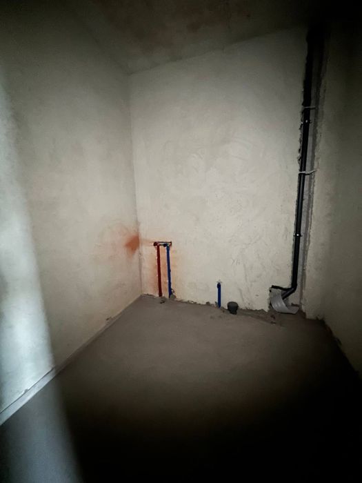 Продаж котеджів з приватним басейном у місті, біля лісу