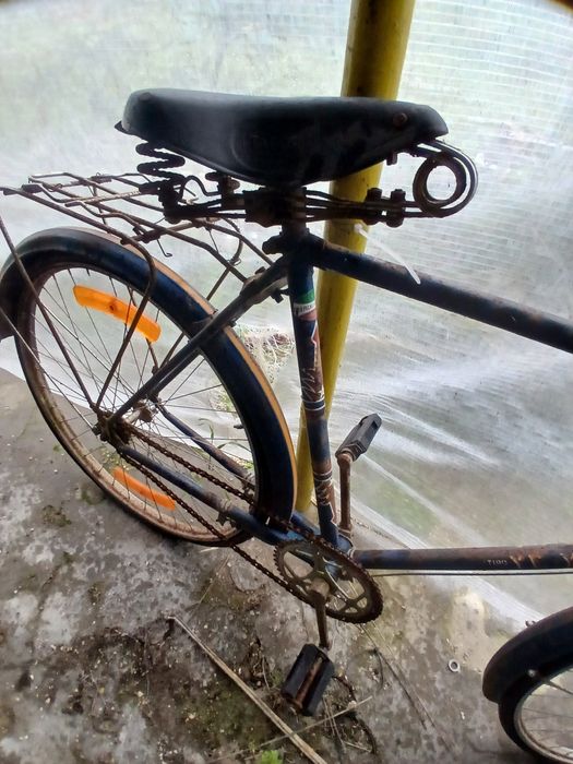 Tenho duas pasteleiras para venda