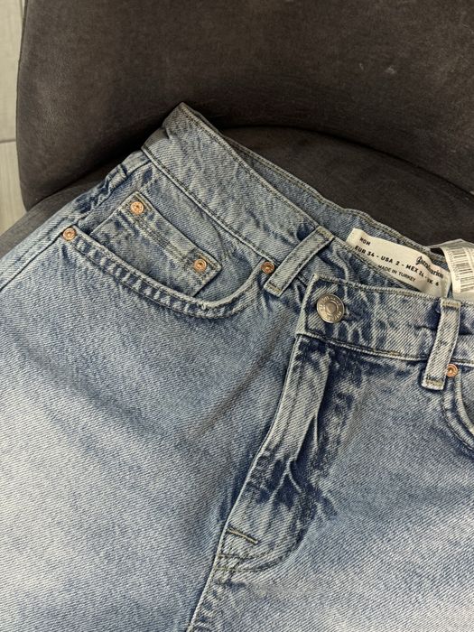 Джинсові шорті жіночи Stradivarius 34 розмір