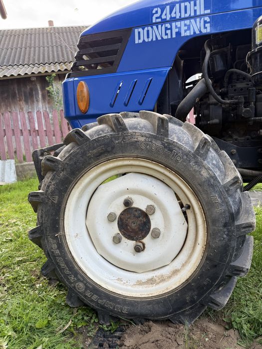 Трактор DONGFENG 240