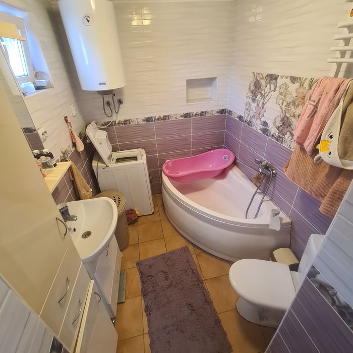 Продається 4-ьох кімнатний будинок в м.Берегове