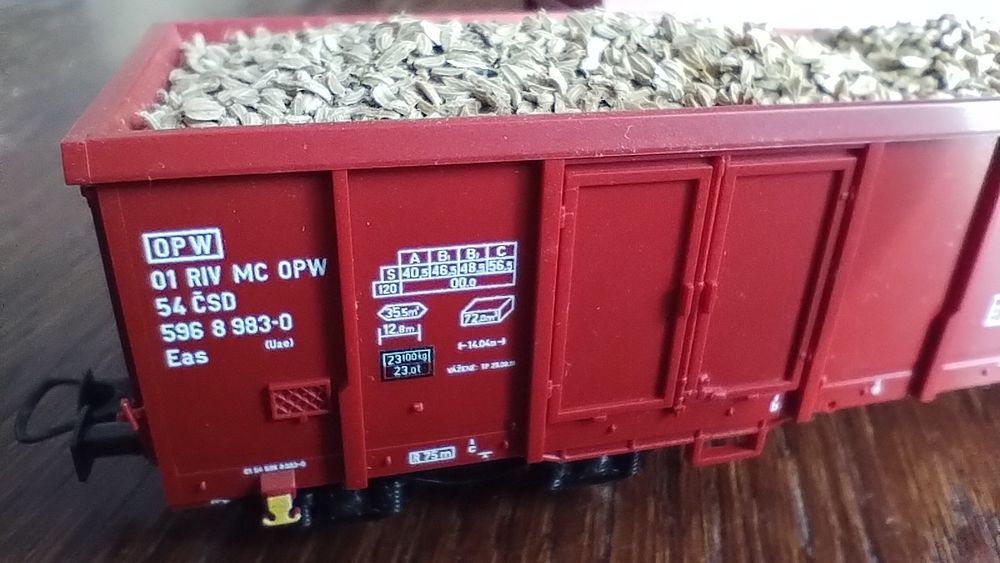 3 szt. Wagony czteroosiowe ROCO, towarowe z ładunkiem, H0