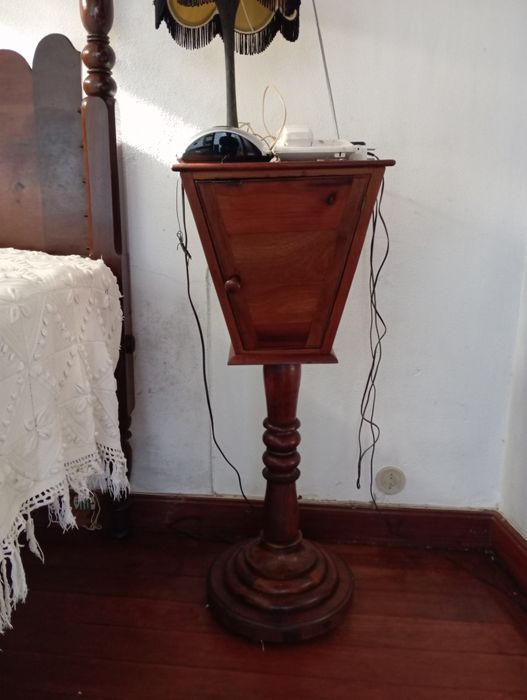 Cama dossel + degraus + peniqueira tudo em Pau Santo Séc XIX