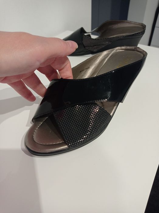 Продам дуже гарне взуття натуральна шкіра