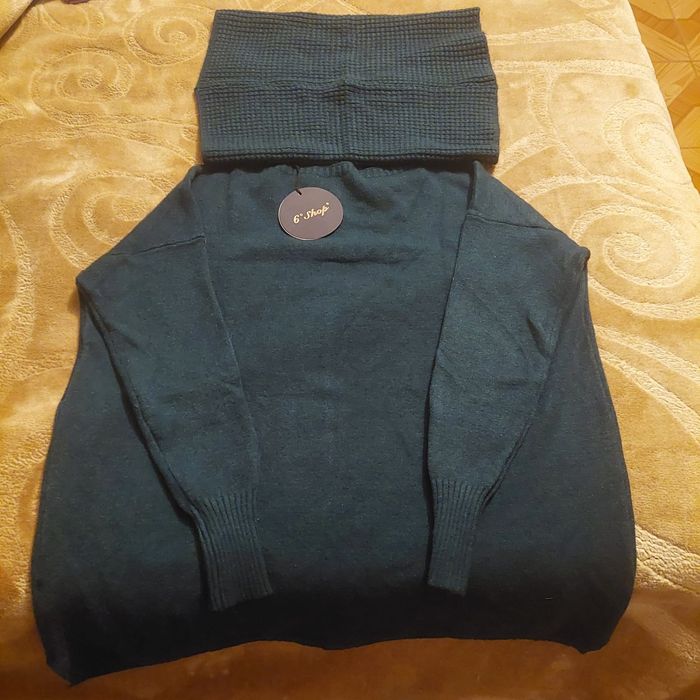 Camisola com gola NOVA..