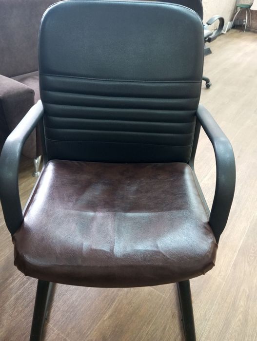 Продам крісла на ножках