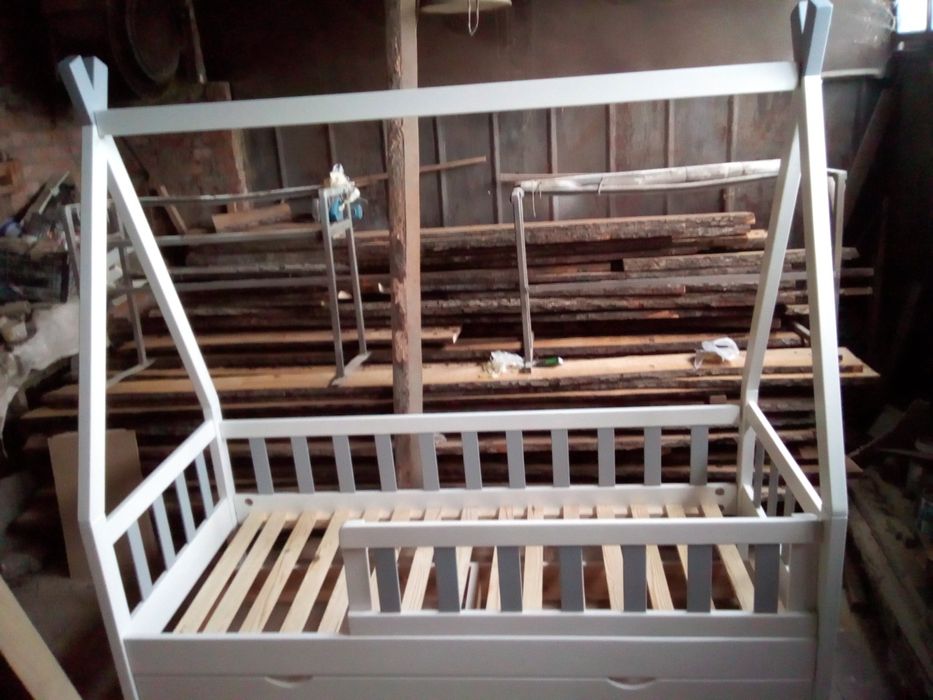 Кровать домик из дерева