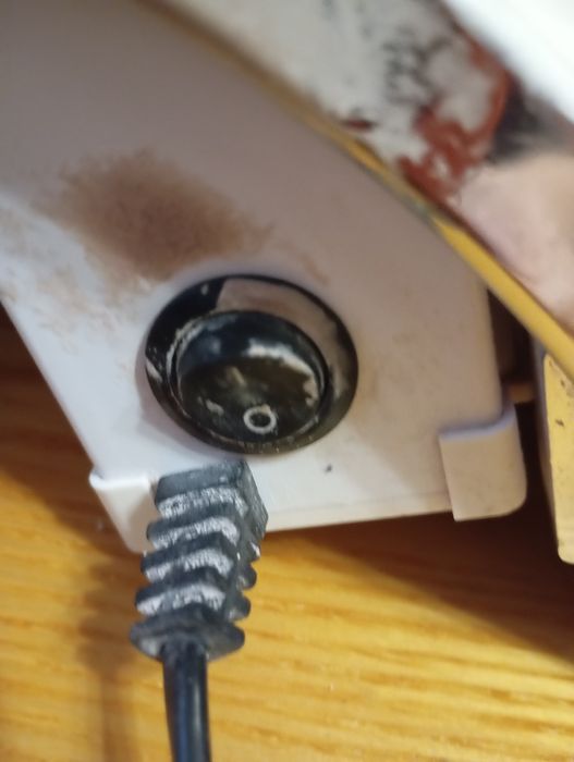 Вытяжка для маникюра на две руки, 858-5.б.у рабочая + подарок лампа

В