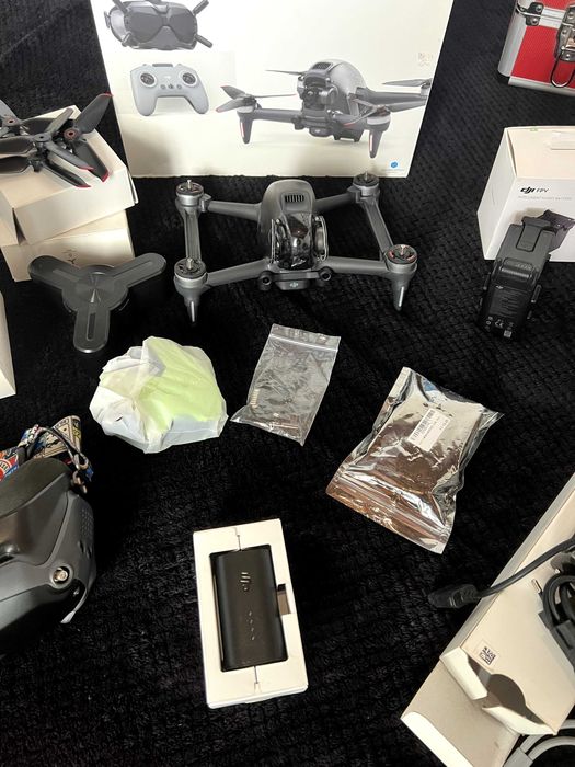 DJI DPV + 2 flymore kits + maleta rígida, 2 comandos e outros extras.
