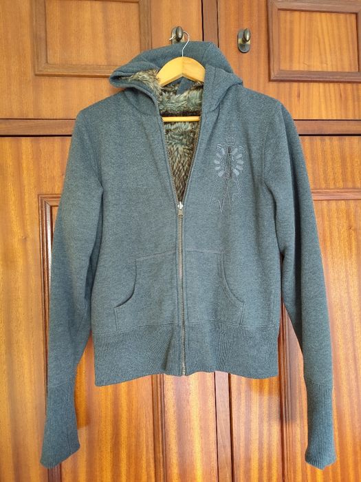 Casaco cinza com pêlo