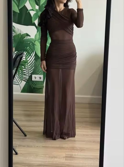 Приталена шоколадна сукня в сітку