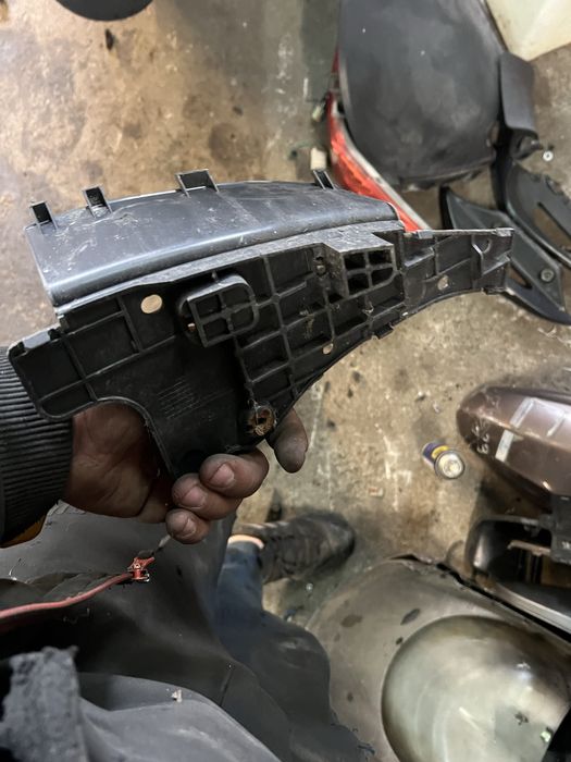 Suzuki burgman 125 k7 k8 k9 klapka akumulatora