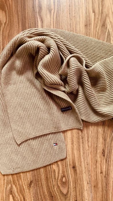 Tommy Hilfiger szal długi