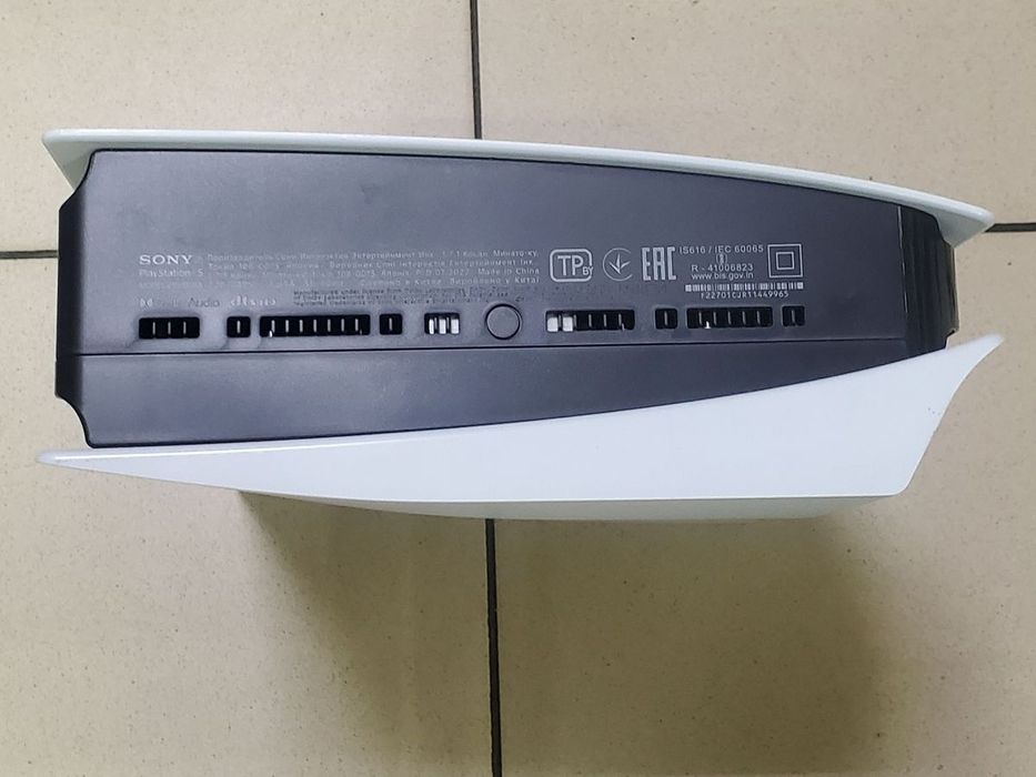 Б/у Игровая приставка Sony playstation 5 825gb