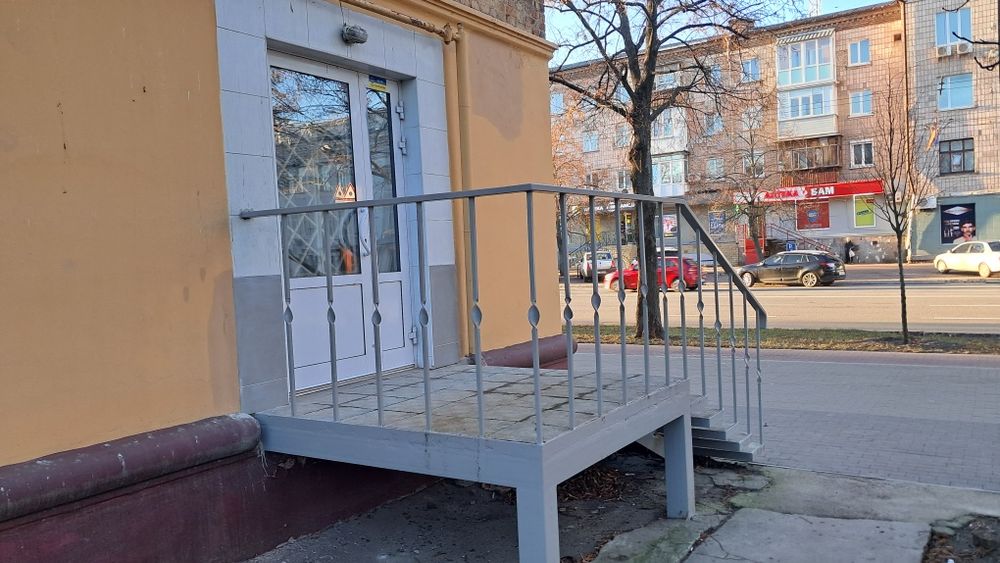 Оренда приміщення 90 м2 (300грн/м2) Ц.ринок,Макдональдс пр.Перемоги 81