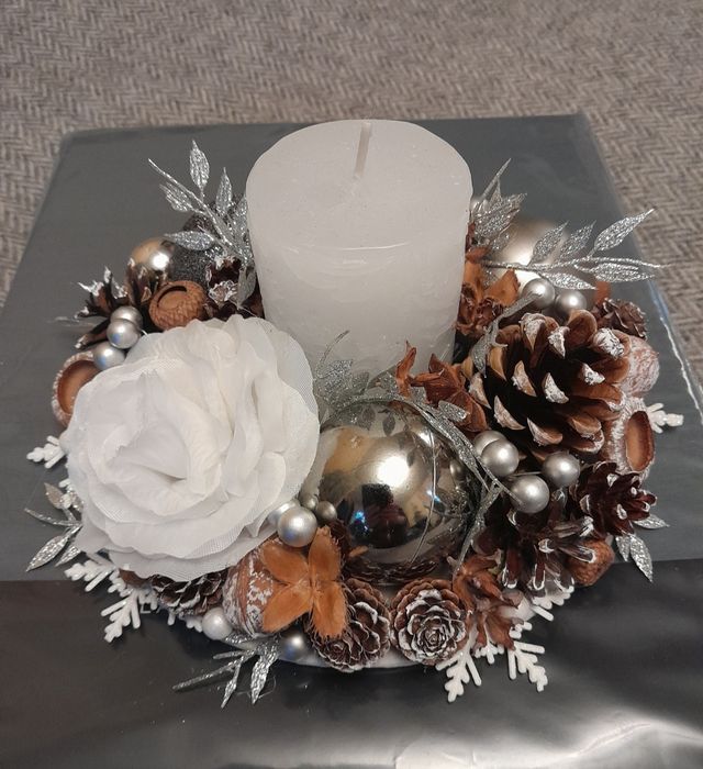 Новорічний вінок та інші прикраси
