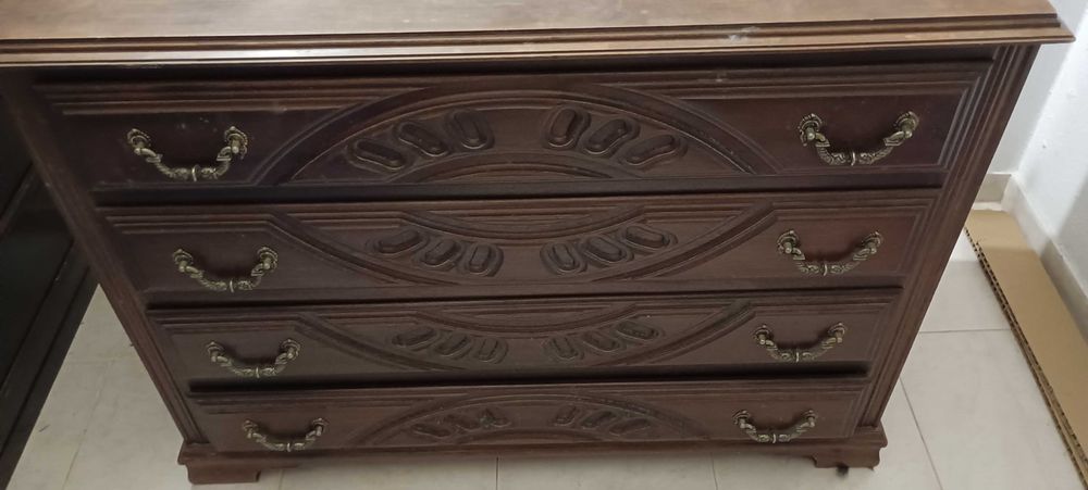 Cabeceira de madeira tratada usada