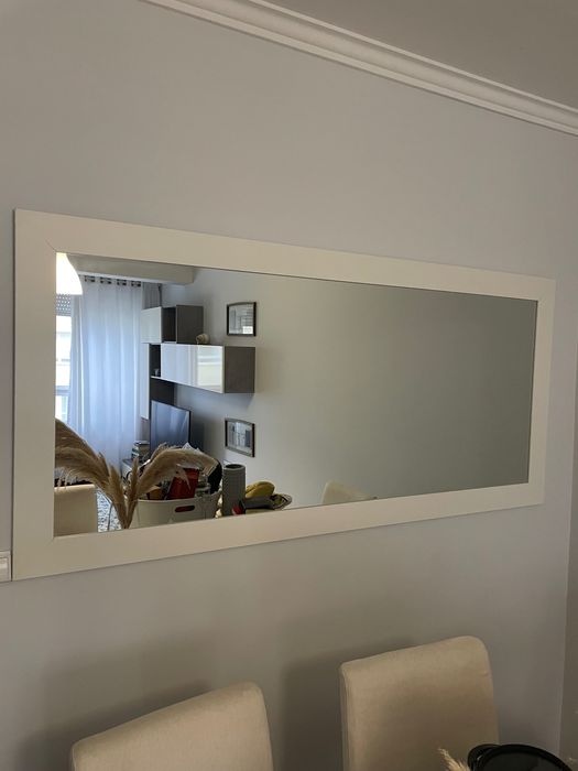 Espelho grande com moldura branca conservado