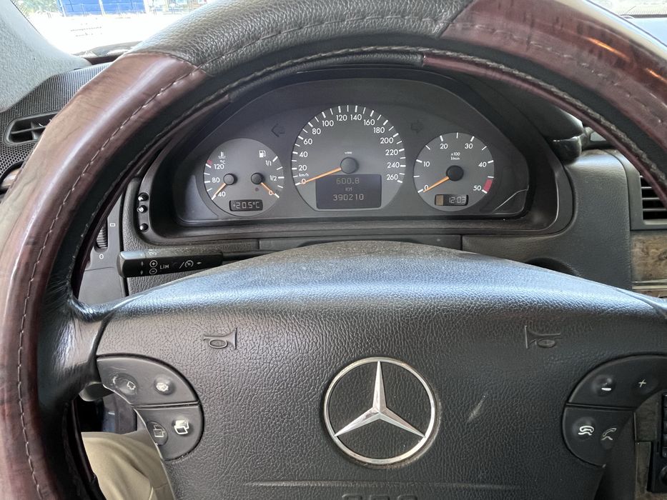 Mercedes-Benz 320 — fotografia 7
