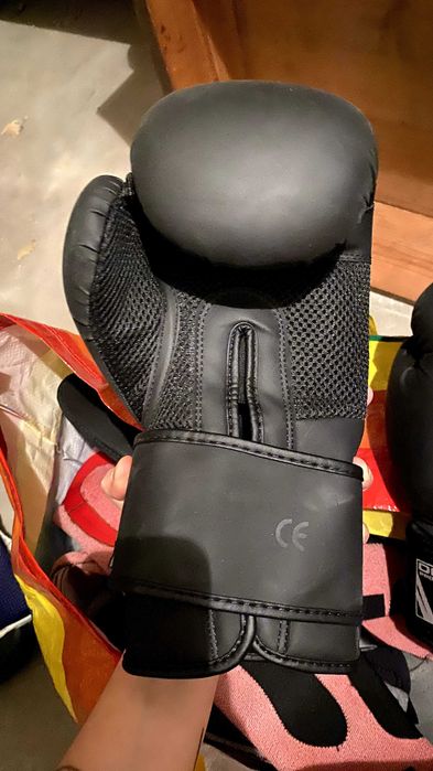 Rekawice i ochraniacze Muay Thai/MMA