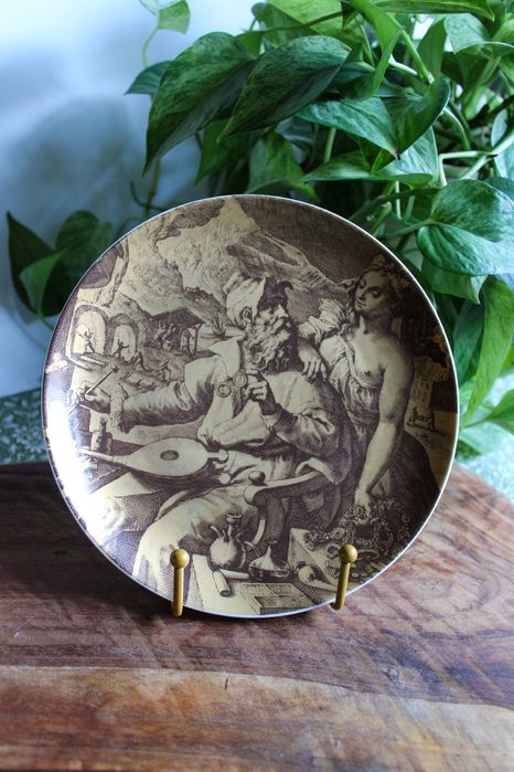 Porcelanowy talerz dekoracyjny Royal Tettau Marten de Vos ogień