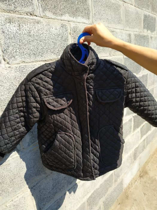 Стёганая черная куртка