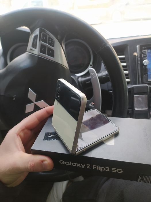 Продам Самсугнг z flip 3 8-256g