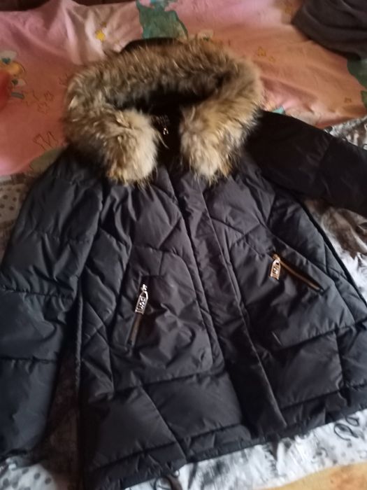 Продам зимову куртку с натуральним хутром