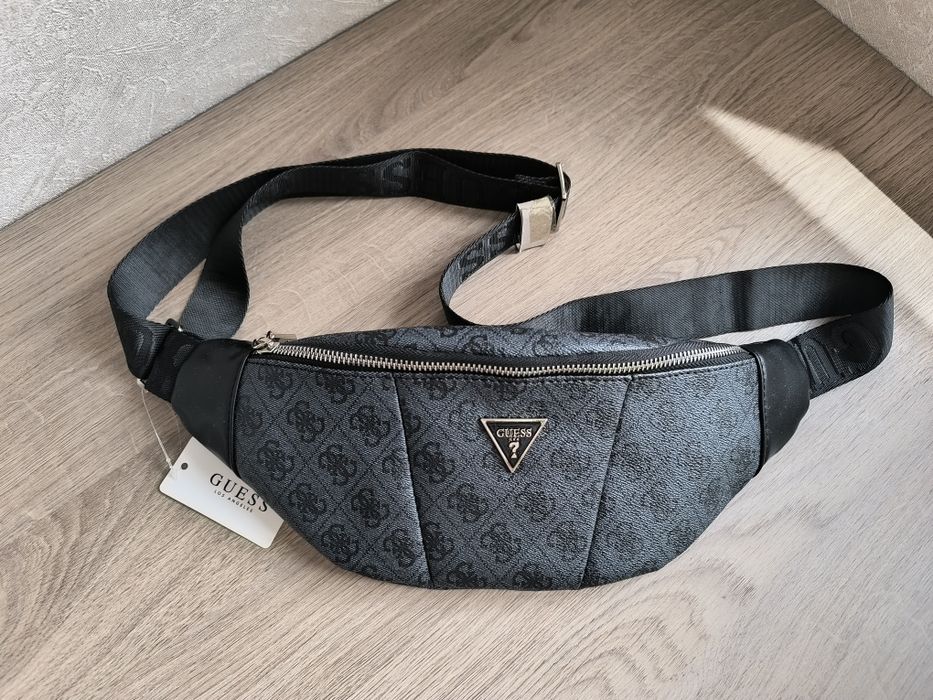 Бананка Guess для чоловіків та жінок