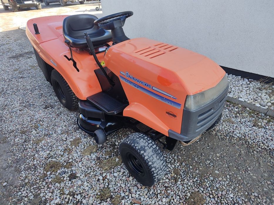 Traktorek ciagniczek kosiarka Husqvarna z koszem centralnym