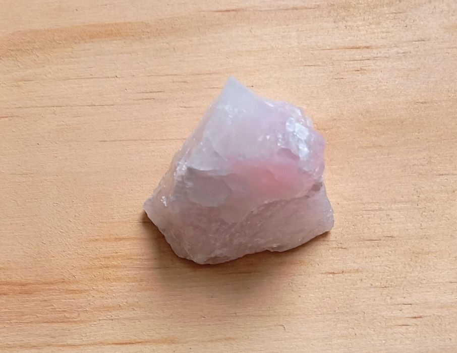 Quartzo rosa bruto.