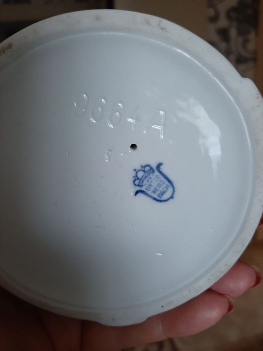 Статуэтка фарфоровая