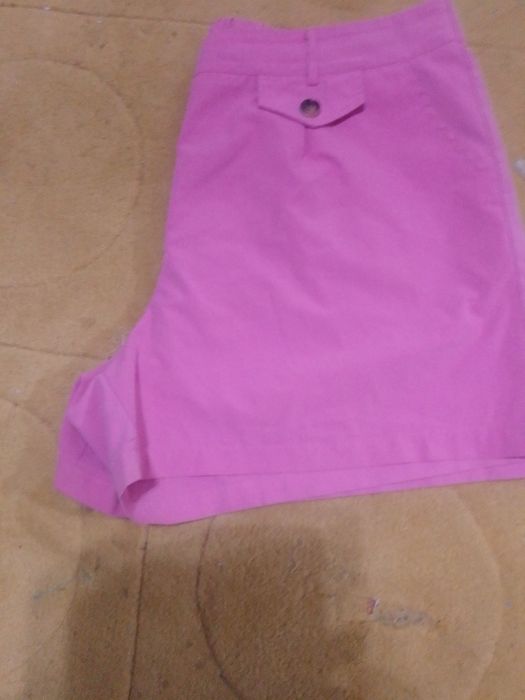 Calções de tecido fresco de cor rosa