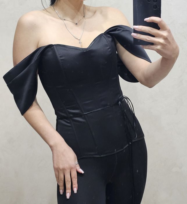 Атласний корсет чорного кольору