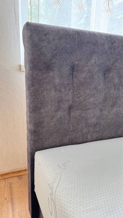 Ліжко двуспальне.