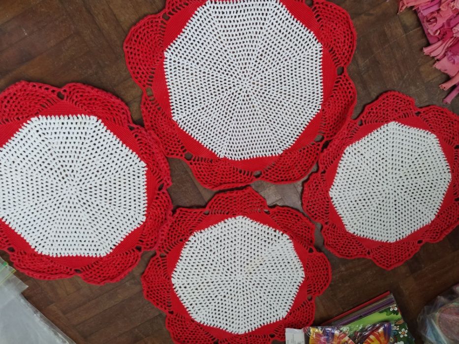 Naperons em renda de crochet vermelho e branco (4)