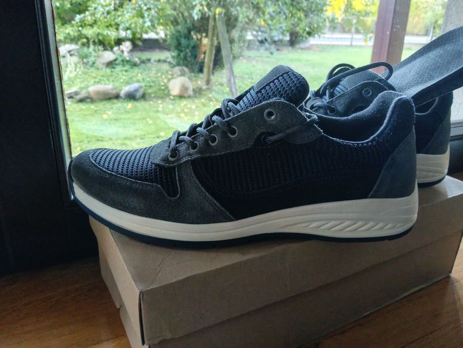 Buty sportowe Wojas roz. 42 Nowe