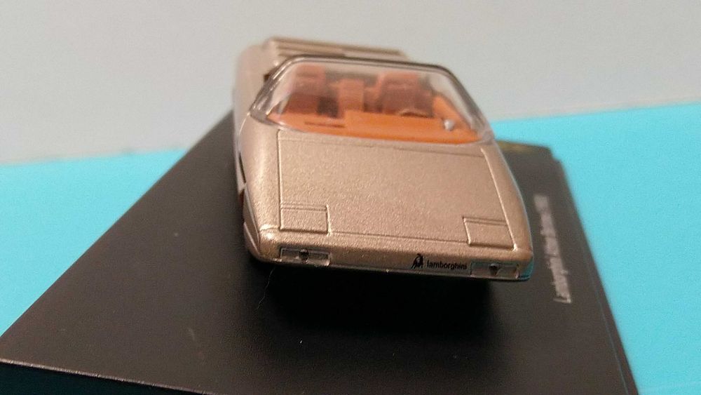 Lamborghini Athom Bertone (1980) - Miniatura da Leo Models à escala 1/43