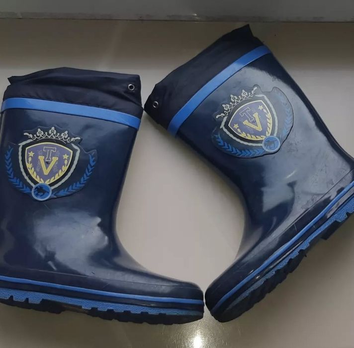 Гумові чобітки дитячі б/в. Носили мало. Гарний стан. 21 см по устілці.