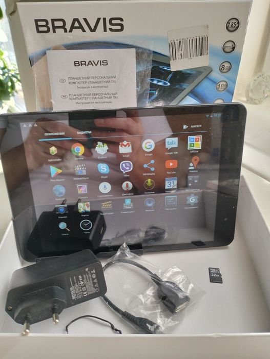 Планшет Bravis NP81QC 8 дюймів у хорошому стані.