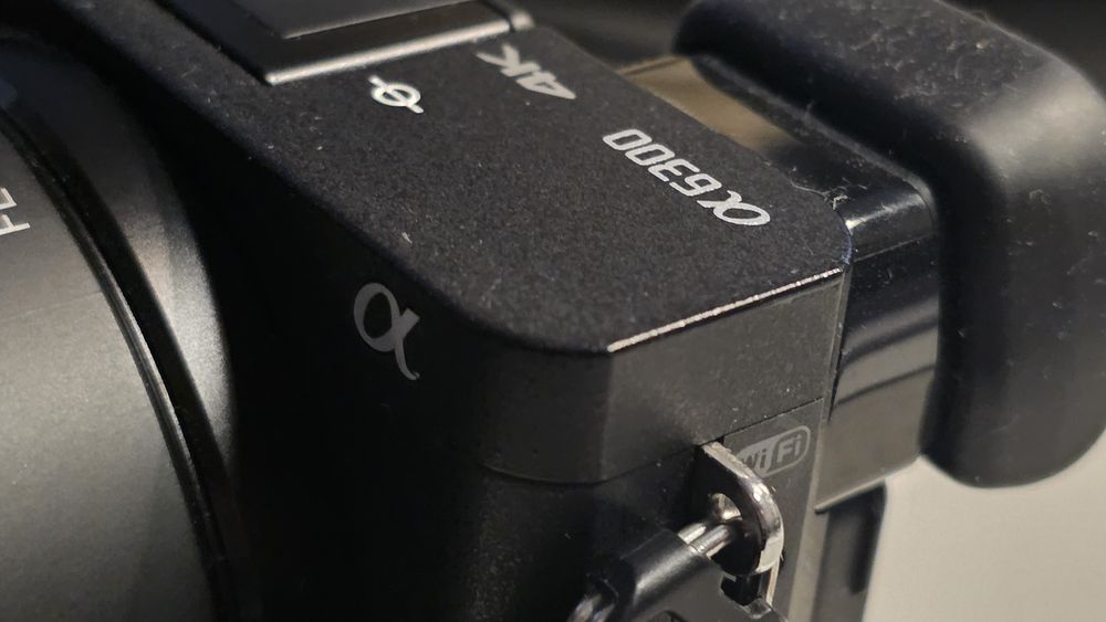 Sony a 6300. Super stan, znikomy  przebieg migawki. 2 obiektywy