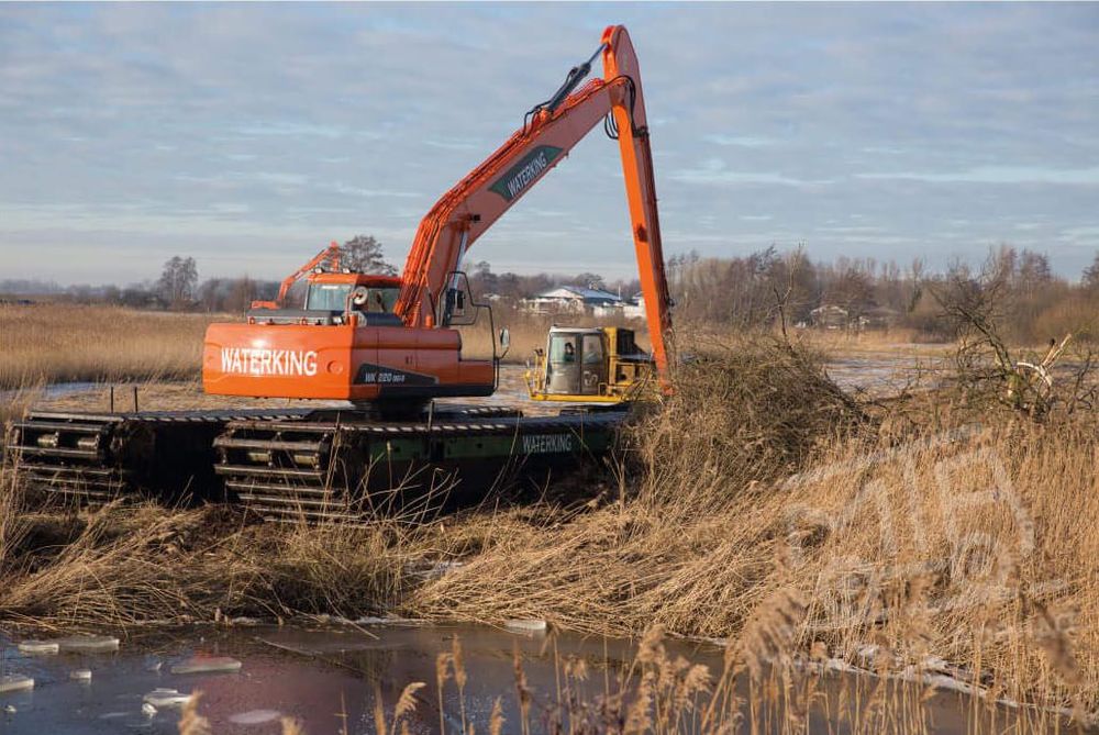 Плавающий экскаватор амфібія. Очистка водойми. Плаваючий екскаватор.