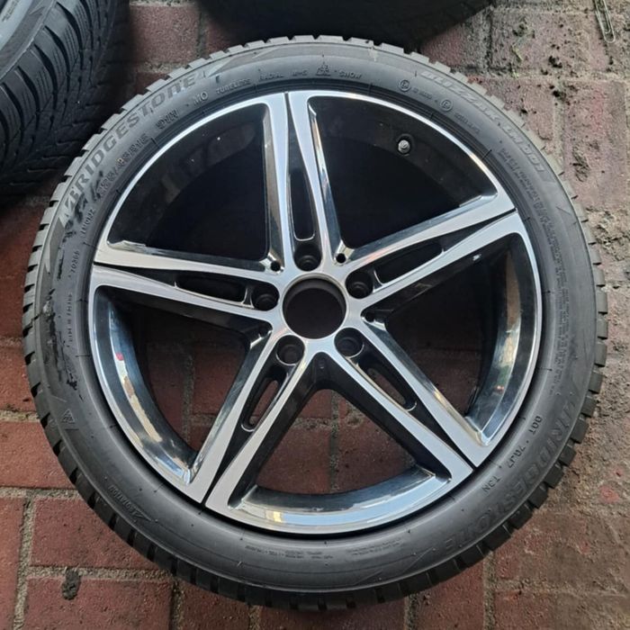Alufelgi 18 cali 5 x 112 z oponami zimowymi Mercedes cla
