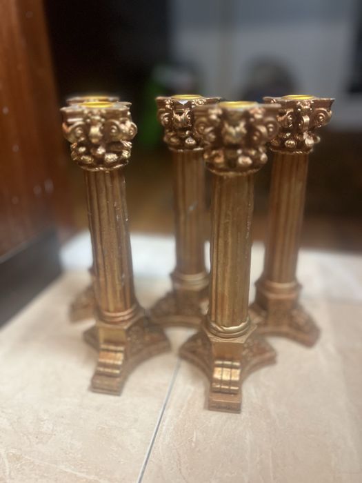 Conjunto de 5 Castiçais Estilo Coluna Coríntia Dourada