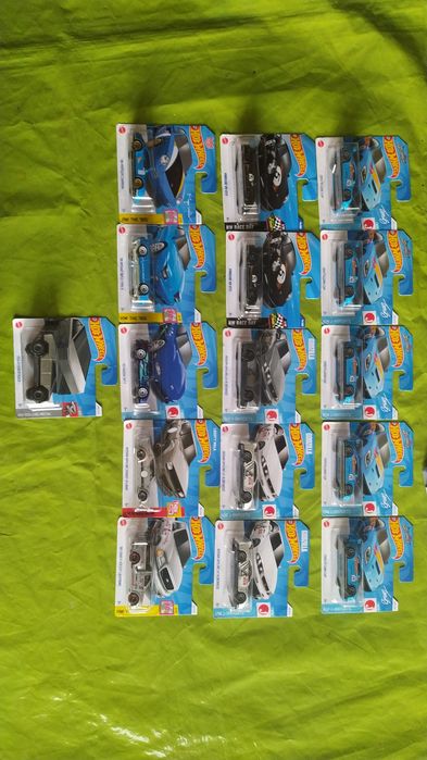 Zestaw 17 hot wheels