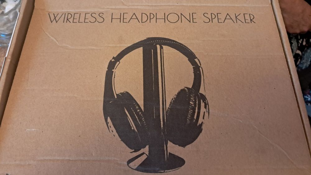 Sluchawki bezprzewodowe z mikrofonem i stojakiem nowe komputer  tv
