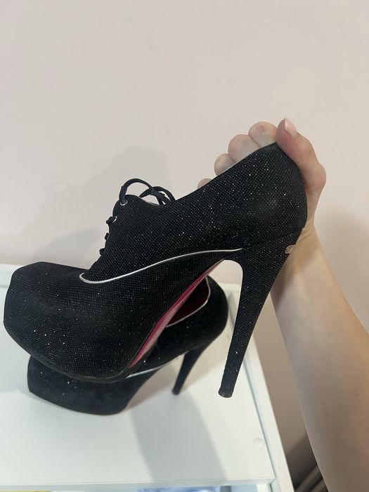 Ботильйони на платформі